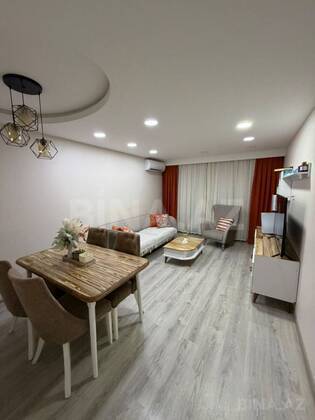 3 otaqlı Köhnə tikili, Qara Qarayev m., Bakı