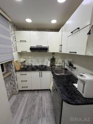 3 otaqlı Köhnə tikili, Qara Qarayev m., Bakı