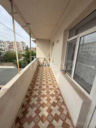 3 otaqlı Köhnə tikili, Bakıxanov q., Bakı