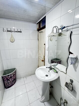 2 otaqlı Köhnə tikili, Elmlər Akademiyası m., Bakı