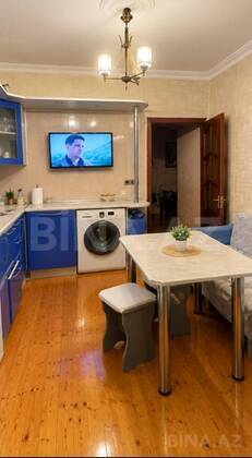 4 otaqlı Köhnə tikili, Bakıxanov q., Bakı
