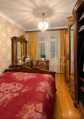 4 otaqlı Köhnə tikili, Bakıxanov q., Bakı