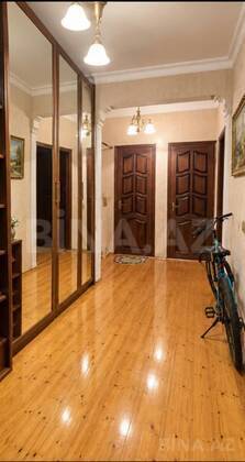 4 otaqlı Köhnə tikili, Bakıxanov q., Bakı