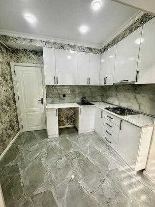 2 otaqlı Köhnə tikili, Qara Qarayev m., Bakı