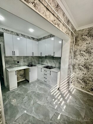2 otaqlı Köhnə tikili, Qara Qarayev m., Bakı
