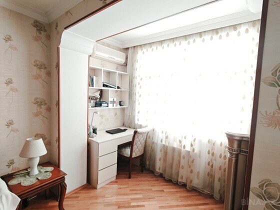 3 otaqlı Köhnə tikili, Qara Qarayev m., Bakı