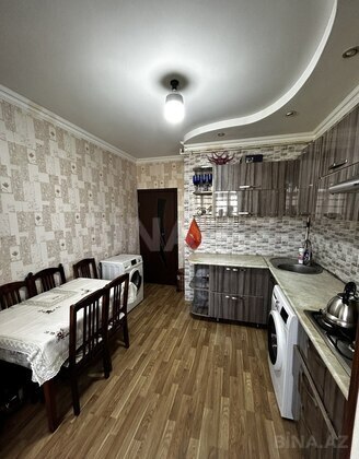 3 otaqlı Köhnə tikili, Bakıxanov q., Bakı