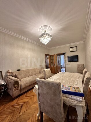 3 otaqlı Köhnə tikili, Memar Əcəmi m., Bakı