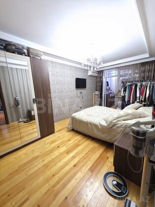 4 otaqlı Köhnə tikili, Qaraçuxur q., Bakı