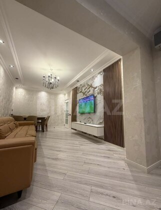 3 otaqlı Köhnə tikili, Xalqlar Dostluğu m., Bakı