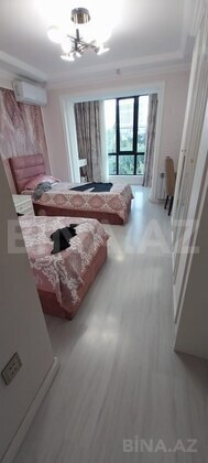 3 otaqlı Köhnə tikili, Xalqlar Dostluğu m., Bakı