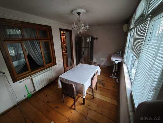 3 otaqlı Köhnə tikili, Neftçilər m., Bakı