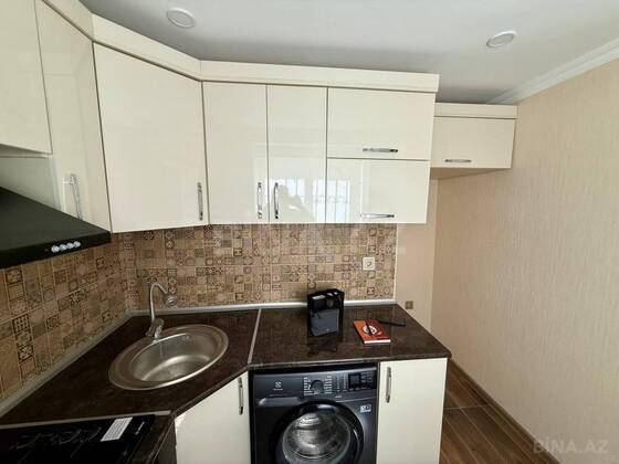 3 otaqlı Köhnə tikili, Neftçilər m., Bakı