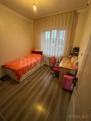 4 otaqlı Köhnə tikili, Bakıxanov q., Bakı