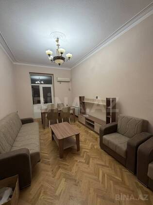3 otaqlı Köhnə tikili, Nizami m., Bakı