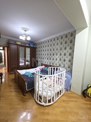 3 otaqlı Köhnə tikili, Bakıxanov q., Bakı