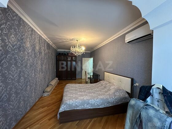 3 otaqlı Köhnə tikili, Bakıxanov q., Bakı