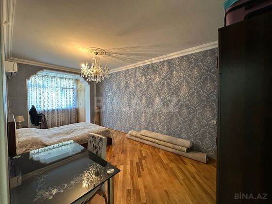 3 otaqlı Köhnə tikili, Bakıxanov q., Bakı