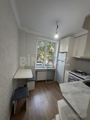 3 otaqlı Köhnə tikili, Elmlər Akademiyası m., Bakı
