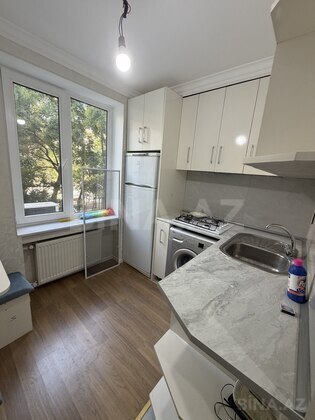 3 otaqlı Köhnə tikili, Elmlər Akademiyası m., Bakı
