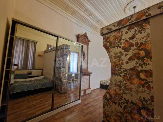 2 otaqlı Köhnə tikili, Nizami m., Bakı