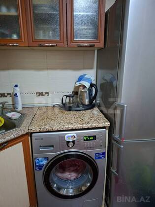 3 otaqlı Köhnə tikili, Elmlər Akademiyası m., Bakı