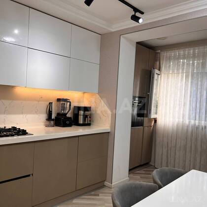 3 otaqlı Köhnə tikili, Xalqlar Dostluğu m., Bakı