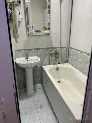 4 otaqlı Köhnə tikili, Xalqlar Dostluğu m., Bakı