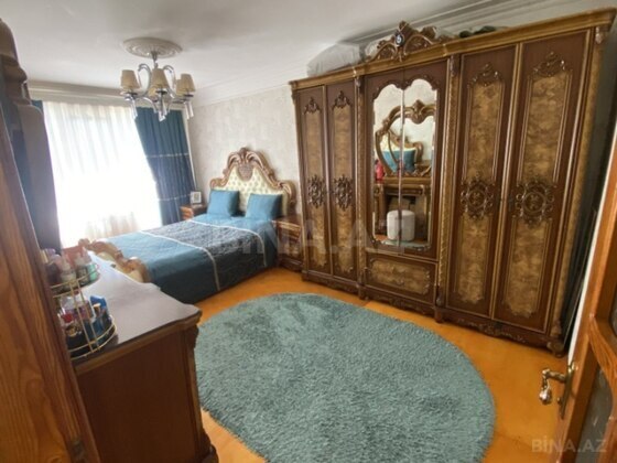 4 otaqlı Köhnə tikili, Xalqlar Dostluğu m., Bakı