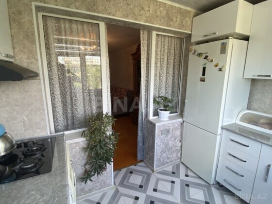 4 otaqlı Köhnə tikili, Xalqlar Dostluğu m., Bakı