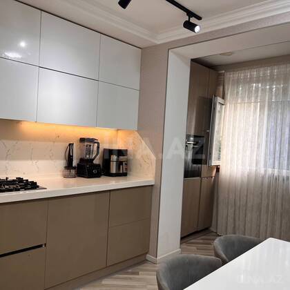 3 otaqlı Köhnə tikili, Xalqlar Dostluğu m., Bakı