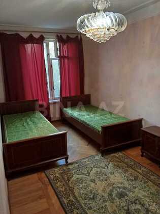 2 otaqlı Köhnə tikili, Elmlər Akademiyası m., Bakı