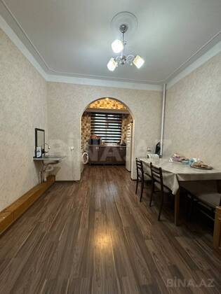 4 otaqlı Köhnə tikili, Bakıxanov q., Bakı