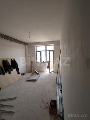 3 otaqlı Yeni tikili, Xırdalan