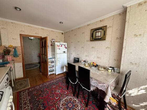 3 otaqlı Köhnə tikili, Həzi Aslanov m., Bakı