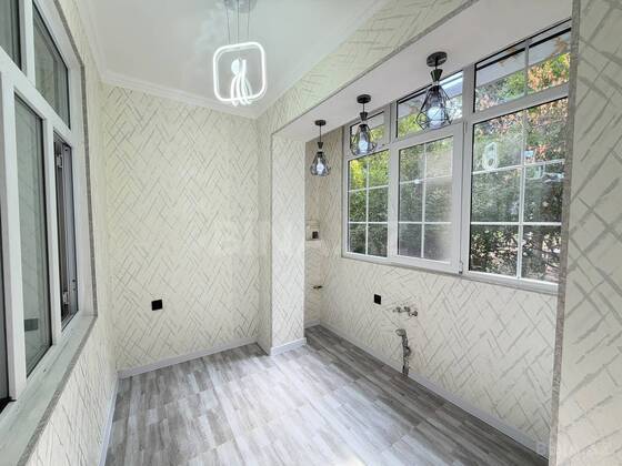3 otaqlı Köhnə tikili, Xalqlar Dostluğu m., Bakı
