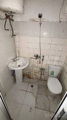 2 otaqlı Köhnə tikili, Elmlər Akademiyası m., Bakı