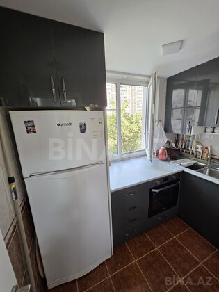 3 otaqlı Köhnə tikili, Neftçilər m., Bakı