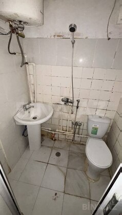 2 otaqlı Köhnə tikili, Elmlər Akademiyası m., Bakı