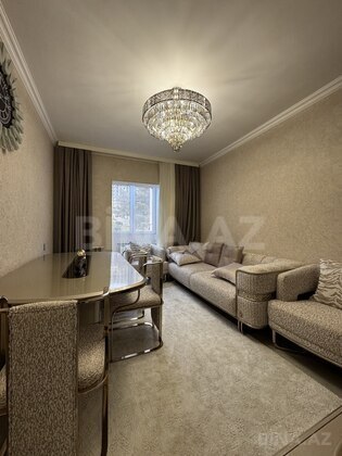 2 otaqlı Köhnə tikili, İnşaatçılar m., Bakı