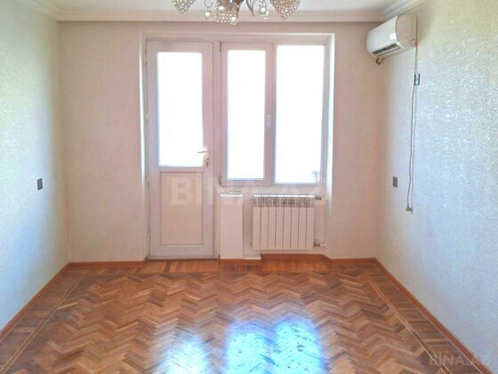 2 otaqlı Köhnə tikili, Qara Qarayev m., Bakı