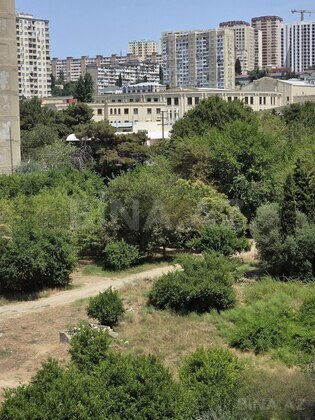 3 otaqlı Köhnə tikili, Həzi Aslanov m., Bakı