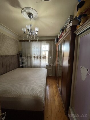 3 otaqlı Köhnə tikili, Bakıxanov q., Bakı