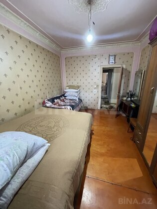 3 otaqlı Köhnə tikili, Bakıxanov q., Bakı