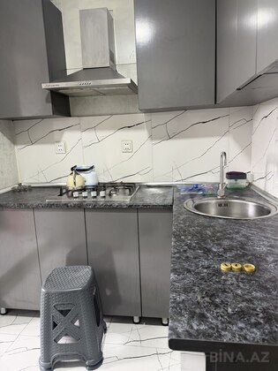 3 otaqlı Köhnə tikili, Elmlər Akademiyası m., Bakı