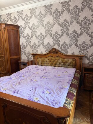 3 otaqlı Köhnə tikili, Elmlər Akademiyası m., Bakı