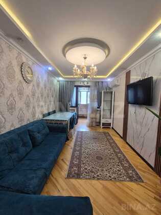 3 otaqlı Köhnə tikili, Bakıxanov q., Bakı