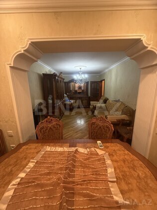 3 otaqlı Köhnə tikili, Həzi Aslanov m., Bakı
