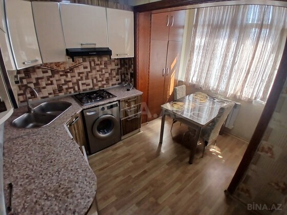 3 otaqlı Köhnə tikili, Xalqlar Dostluğu m., Bakı