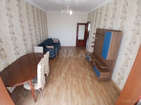 3 otaqlı Köhnə tikili, Xalqlar Dostluğu m., Bakı